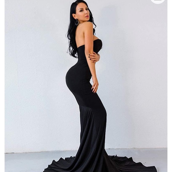Black sleeveless slit front formal gown with train - Picture 8 of 9